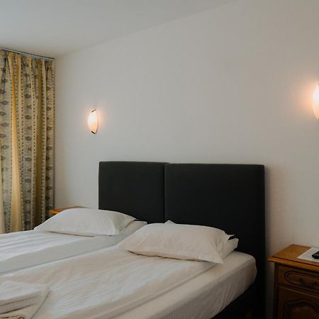 Hotel Casa Pelerinul Дурау Экстерьер фото