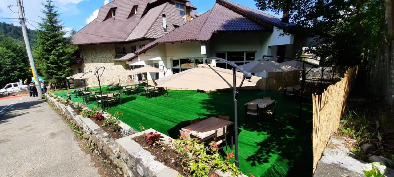 Hotel Casa Pelerinul Дурау Экстерьер фото
