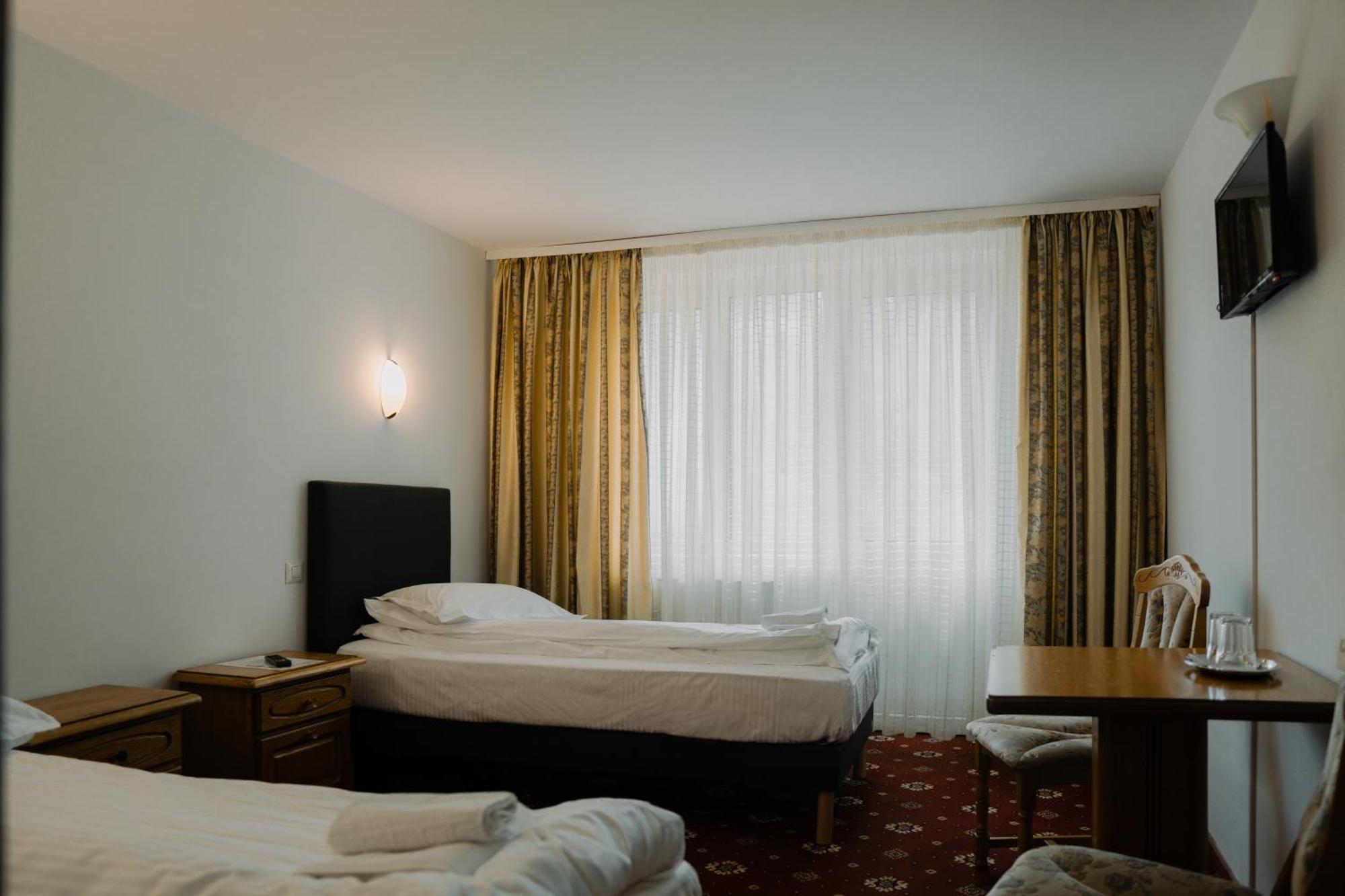 Hotel Casa Pelerinul Дурау Экстерьер фото