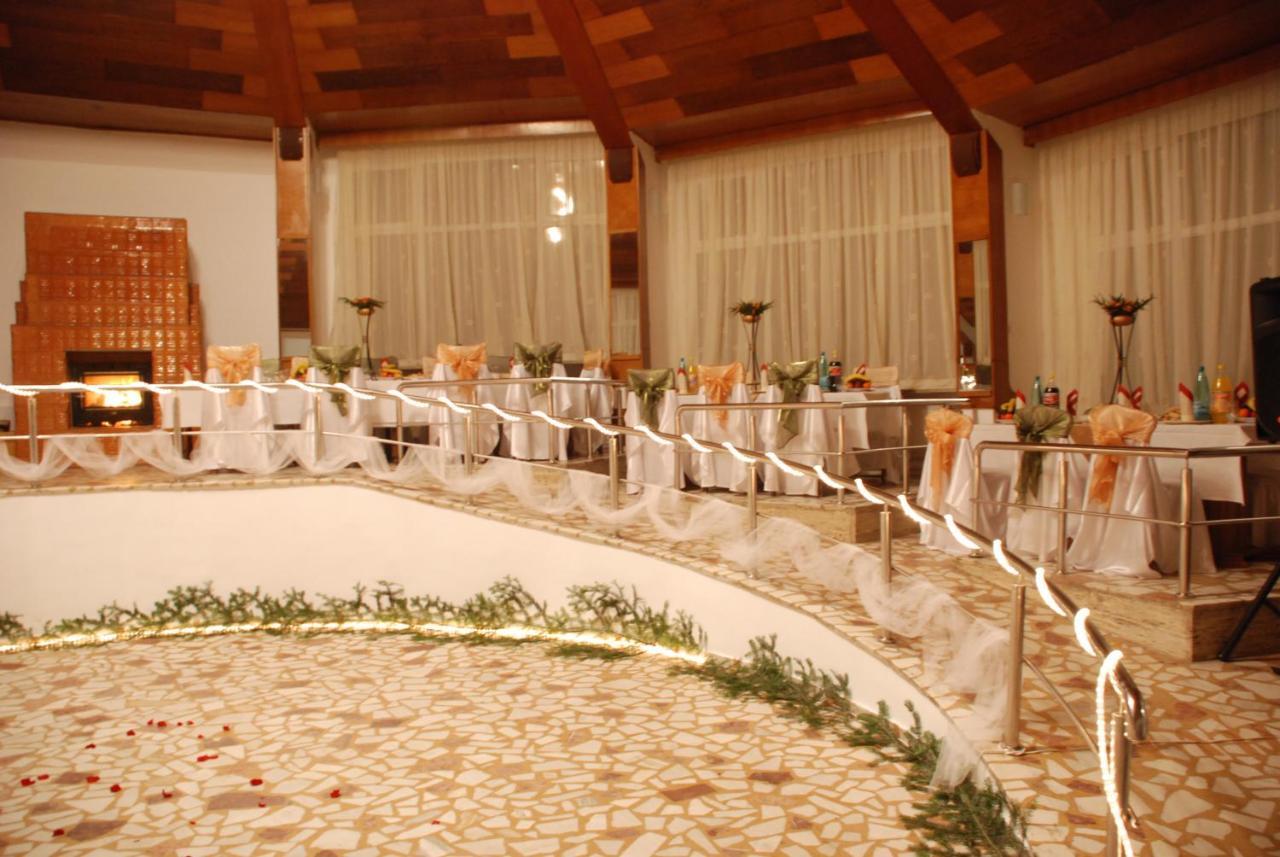 Hotel Casa Pelerinul Дурау Экстерьер фото