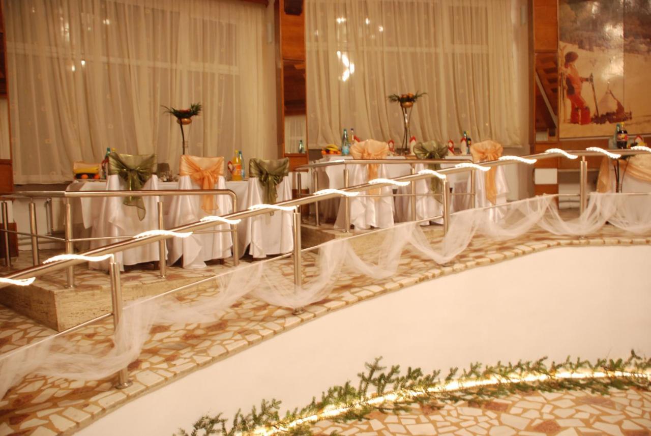 Hotel Casa Pelerinul Дурау Экстерьер фото